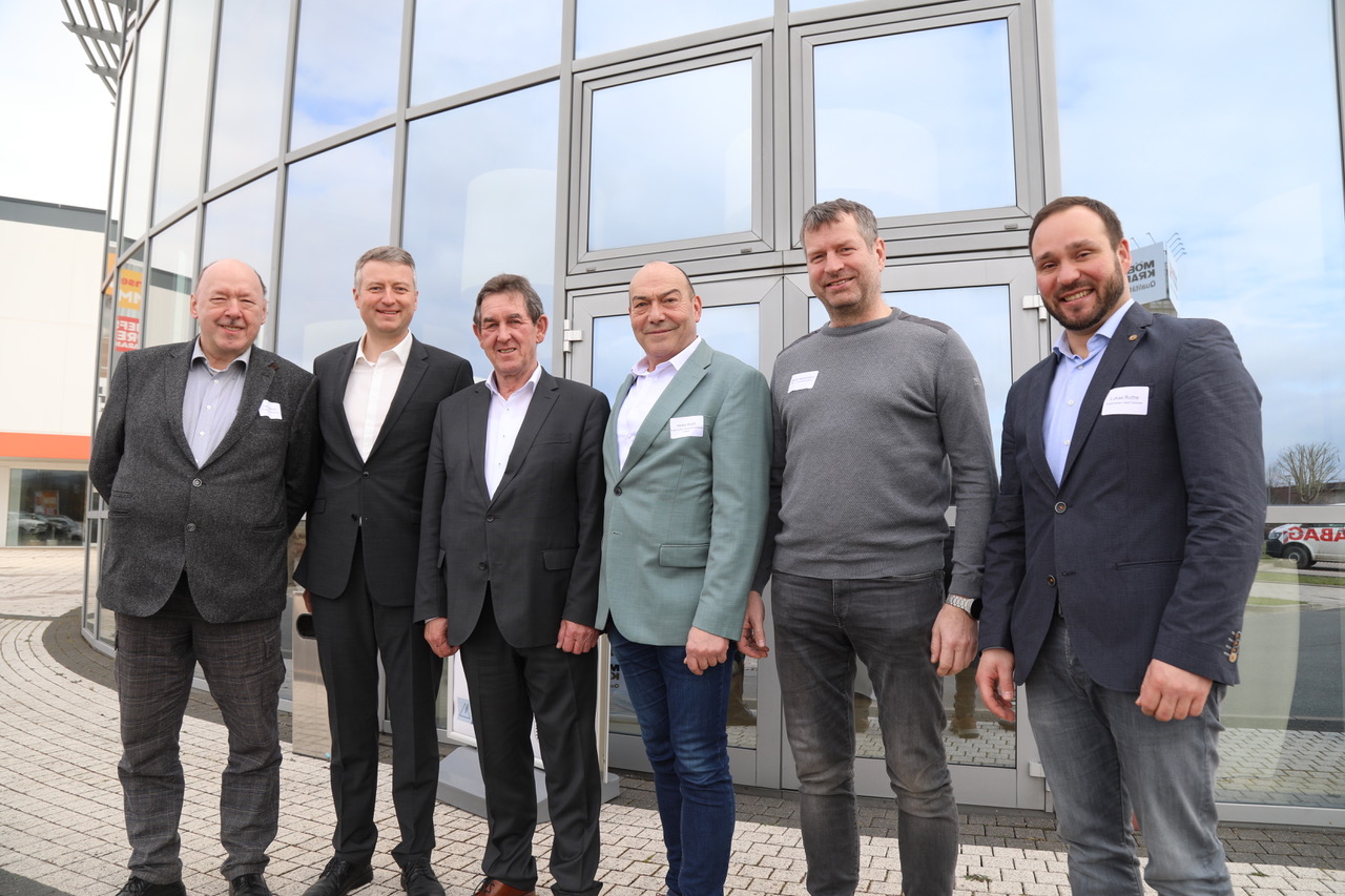 Hans Vollrath, Bürgermeister Andisleben, Christian Karl, Kandidat für das Amt des Landrates, Landrat Harald Henning, Heiko Koch, Bürgermeister in Elxleben, Renè Heinemann, Bürgermeister Witterda und Lukas Rothe, Bürgermeister Gebesee (v.l.) trafen sich mit den Unternehmern der Region